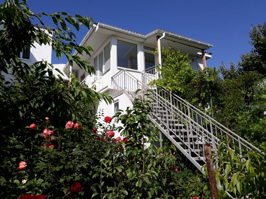 Апартаменты семейный трёхкомнатный семиместный с кухней-столовой