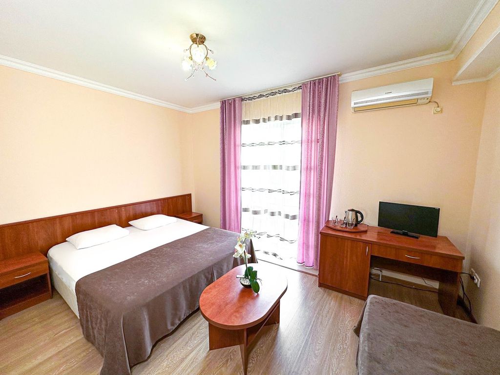 Трёхместный номер Комфорт с балконом