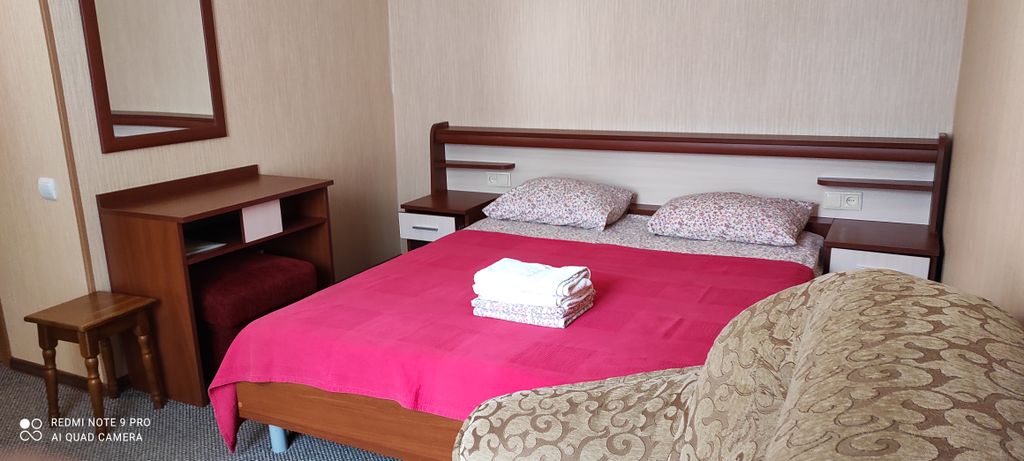 Трёхместный номер комфорт с диваном