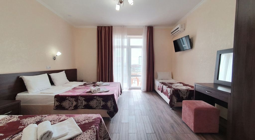 Четырёхместный номер с балконом