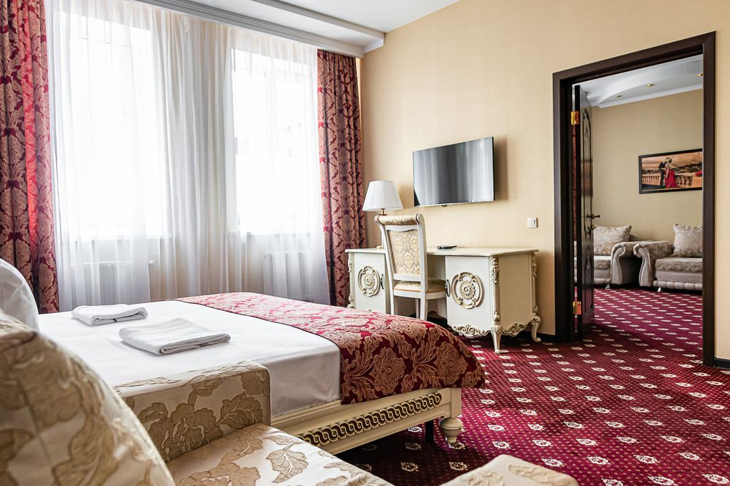 Четырёхместный номер люкс 2 комнаты с террасой