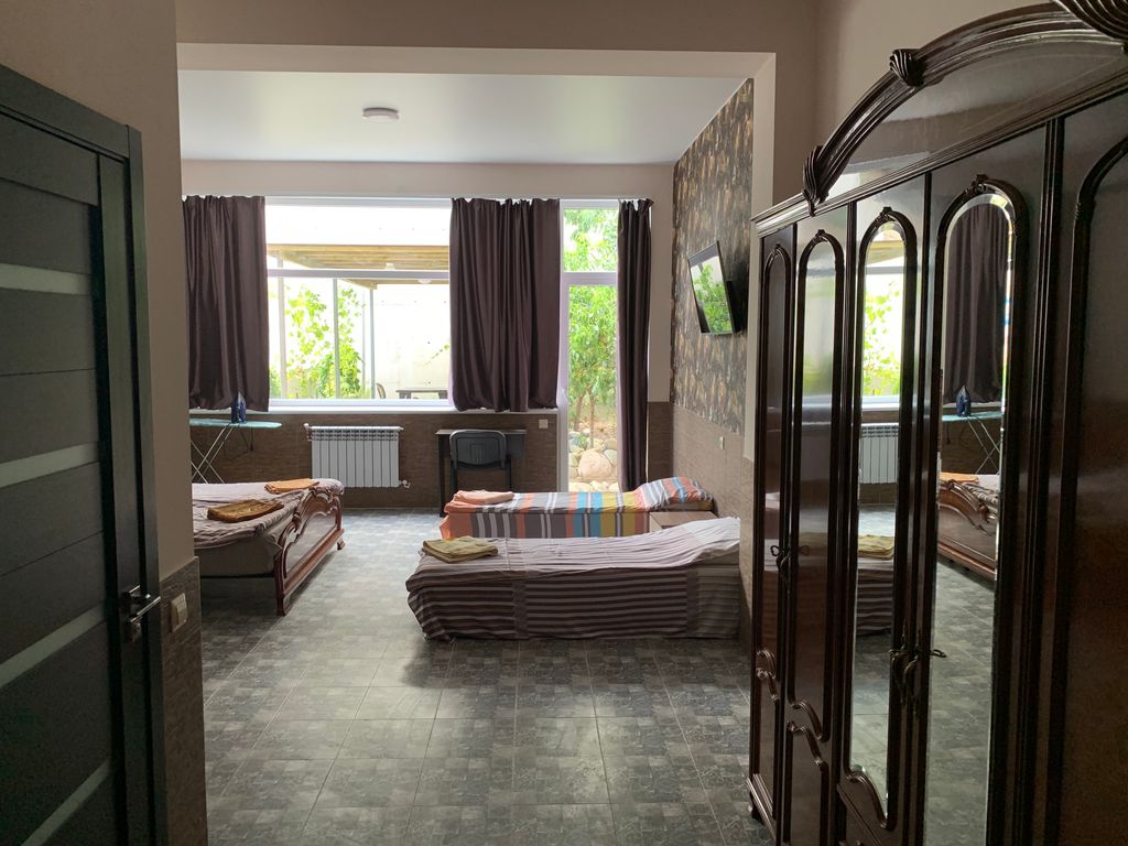 Четырёхместный номер улучшенный с видом на море