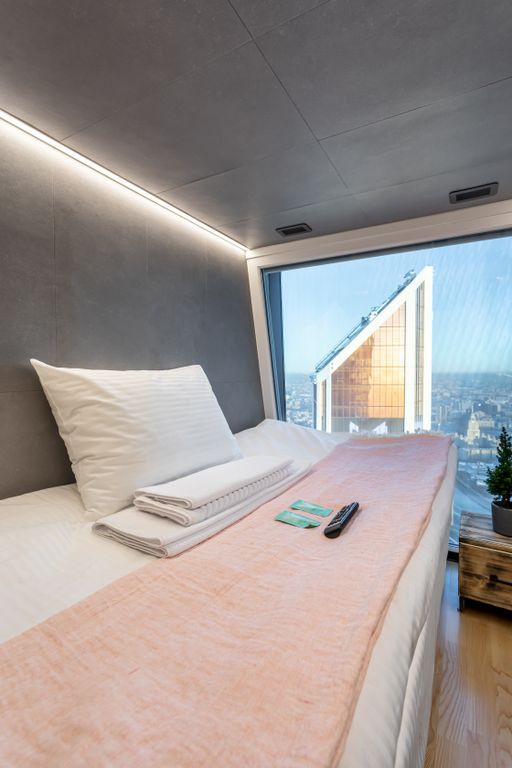 Одноместный номер верхний капсульный номер для женщин с панорамным видом с 84го этажа