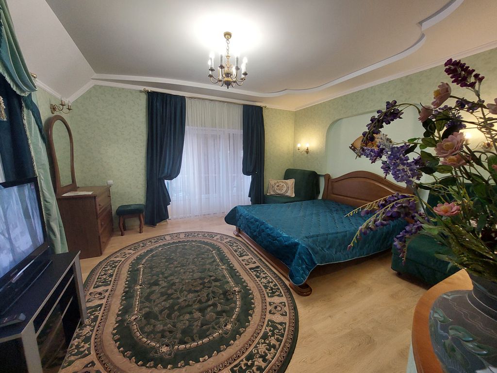 Апартаменты студия зеленый, 3 этаж, с мини-кухней и балконом