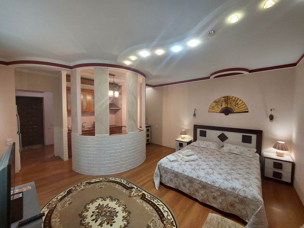 Апартаменты студия бежевый, 1 этаж, с мини-кухней