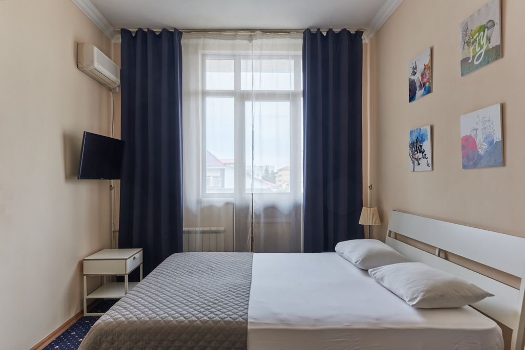 Четырёхместный номер полулюкс с балконом