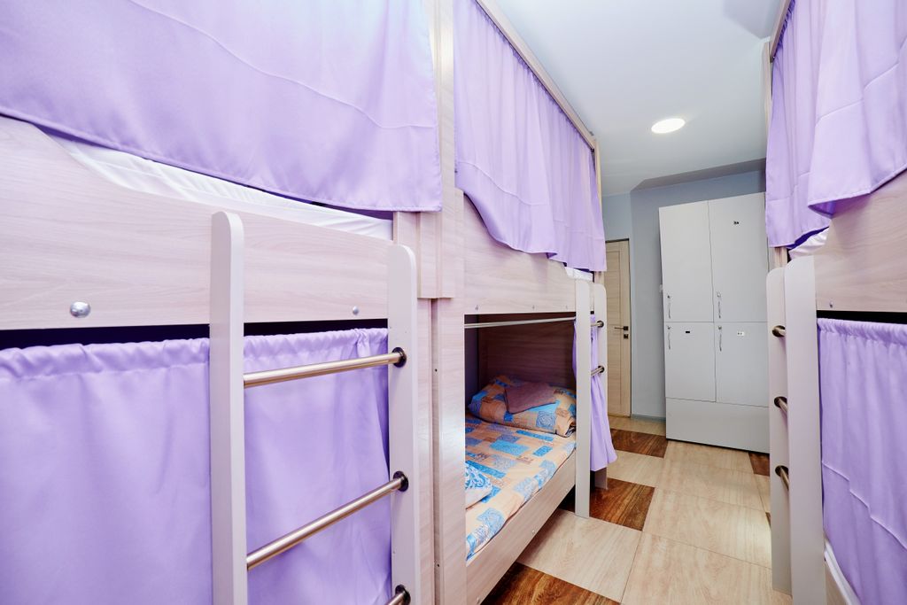 Многоместный мужской номер эконом (душ/туалет общий)