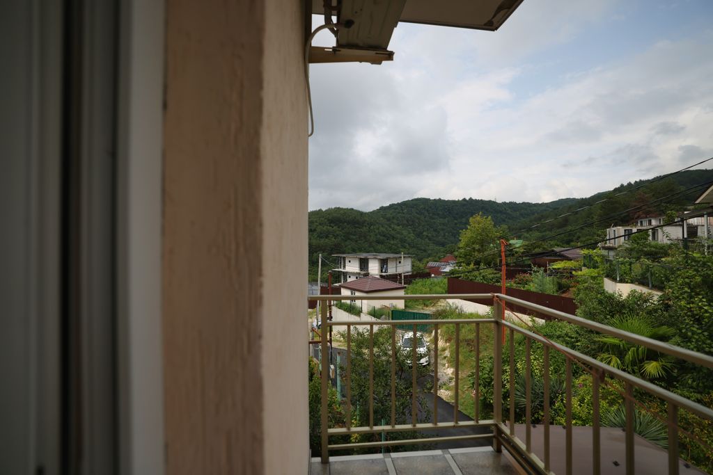 Трёхместный номер Трехместный номер с доп. местом с балконом и видом на горы