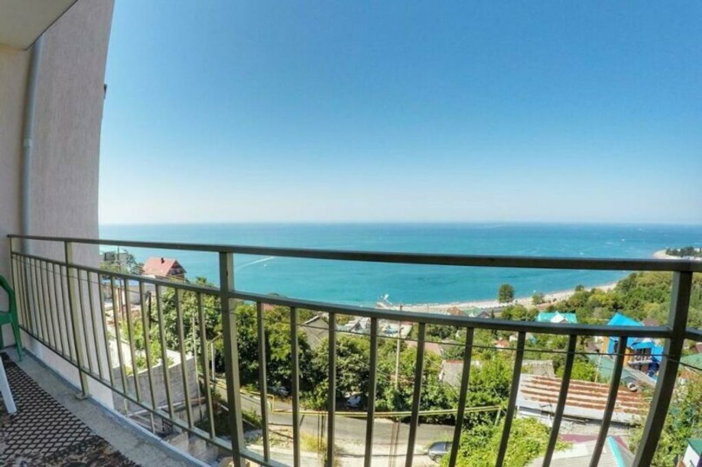 Трёхместный номер номер с доп. местом с балконом и видом на море