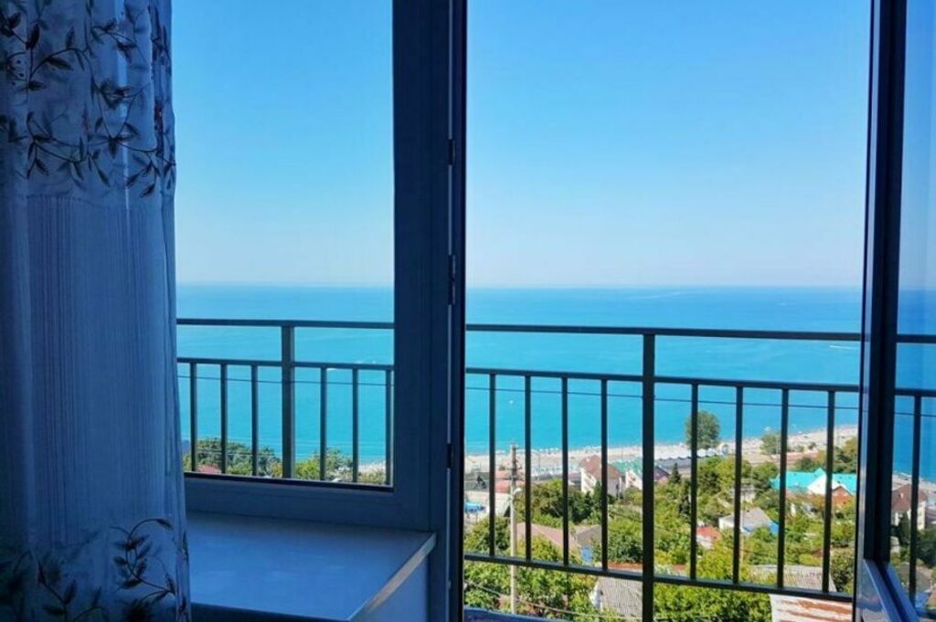 Семейный номер четырехместный с доп. местом с балконом и видом на море