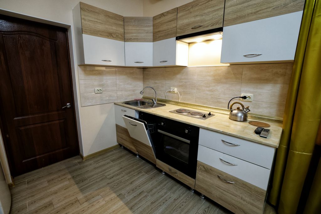 Трёхместный номер без балкона с видом во двор с кухней