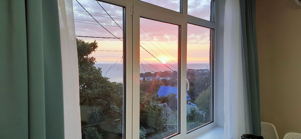 Двухместный номер с 2 отдельными кроватями с доп. местом без балкона с видом на море