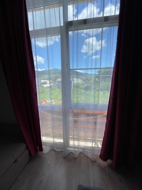 Трёхместный номер стандарт с видом на горы