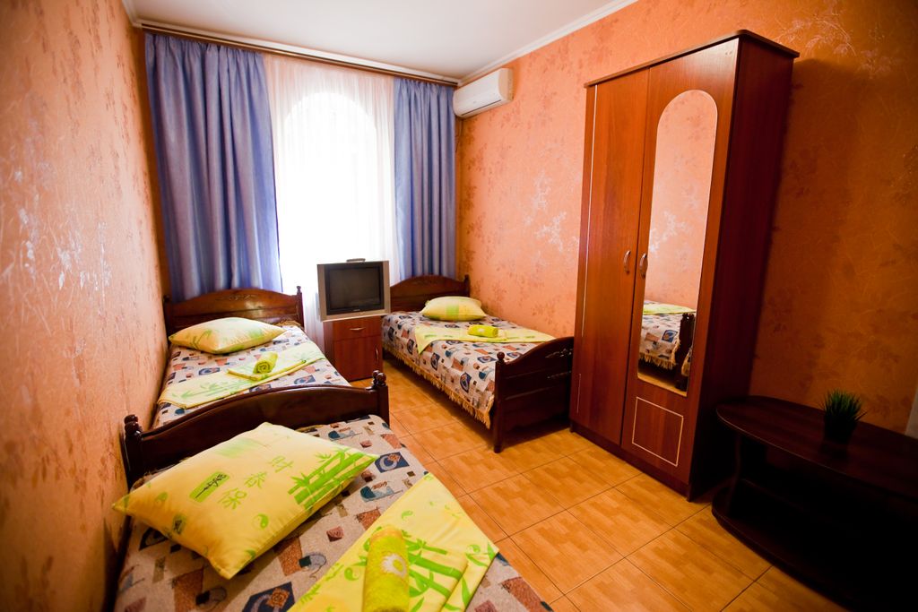 Трёхместный номер №3 Божья коровка