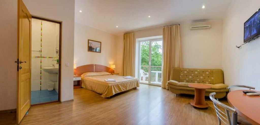 Трёхместный номер полулюкс А южная сторона