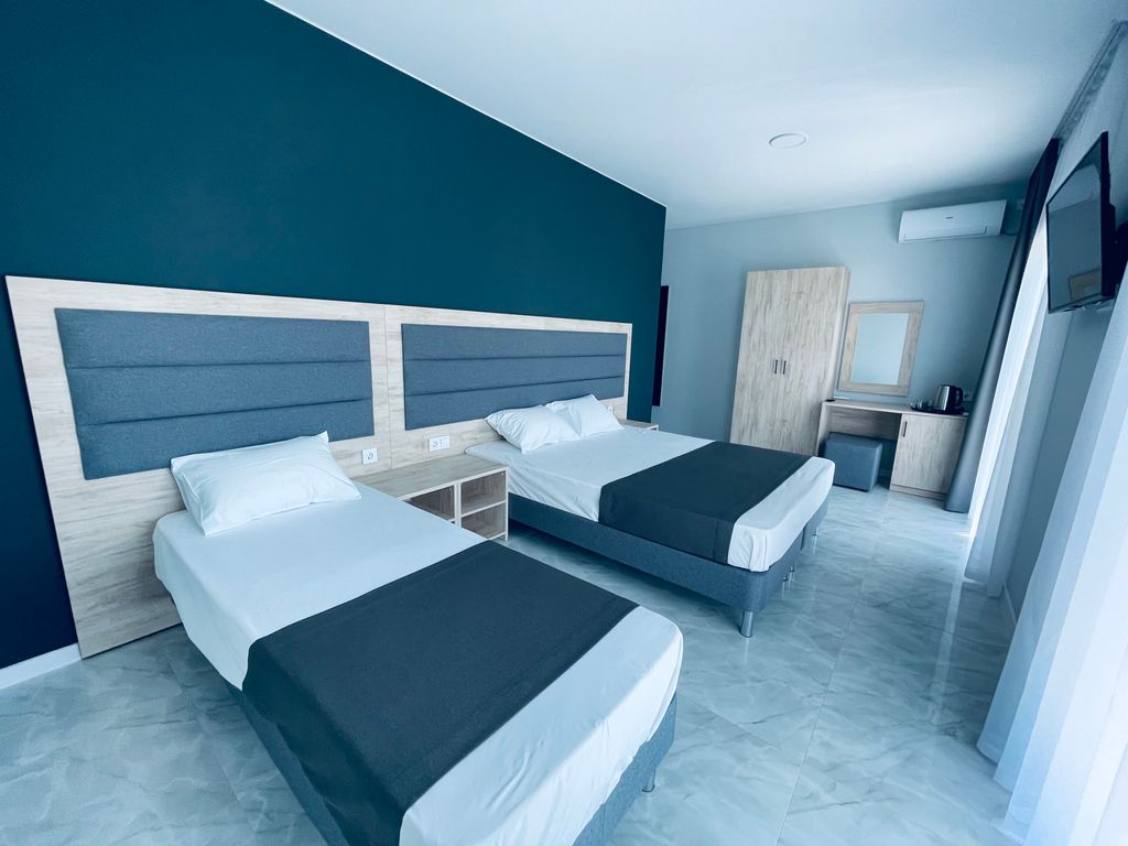 Трёхместный номер улучшенный с видом на море