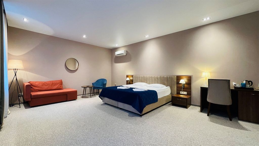 Четырёхместный номер двухкомнатный люкс