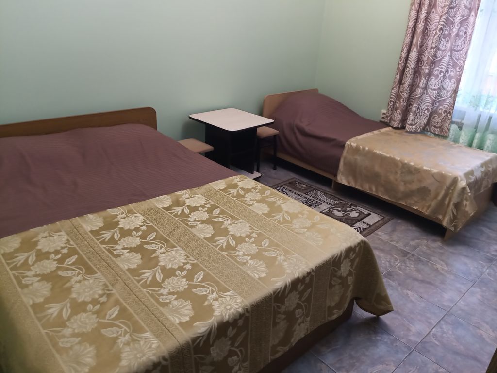 Трёхместный номер стандарт с видом на горы