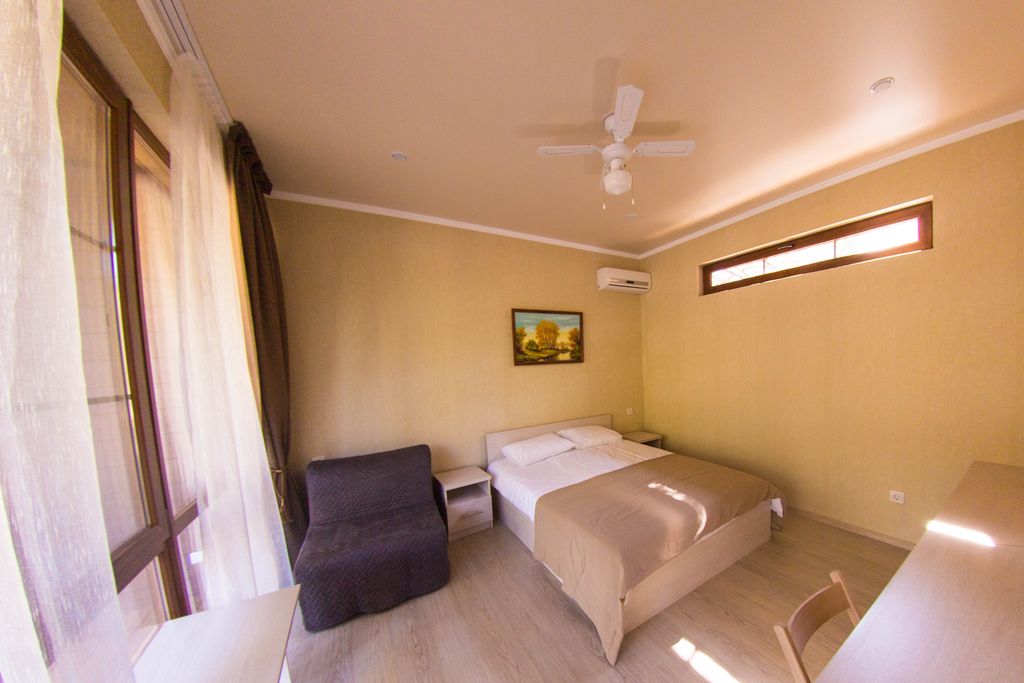 Трёхместный номер Номер стандарт двуспальная кровать