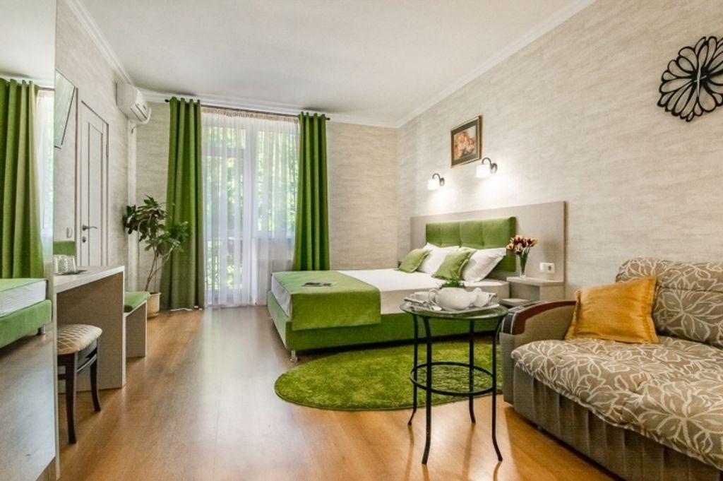 Трёхместный номер полулюкс