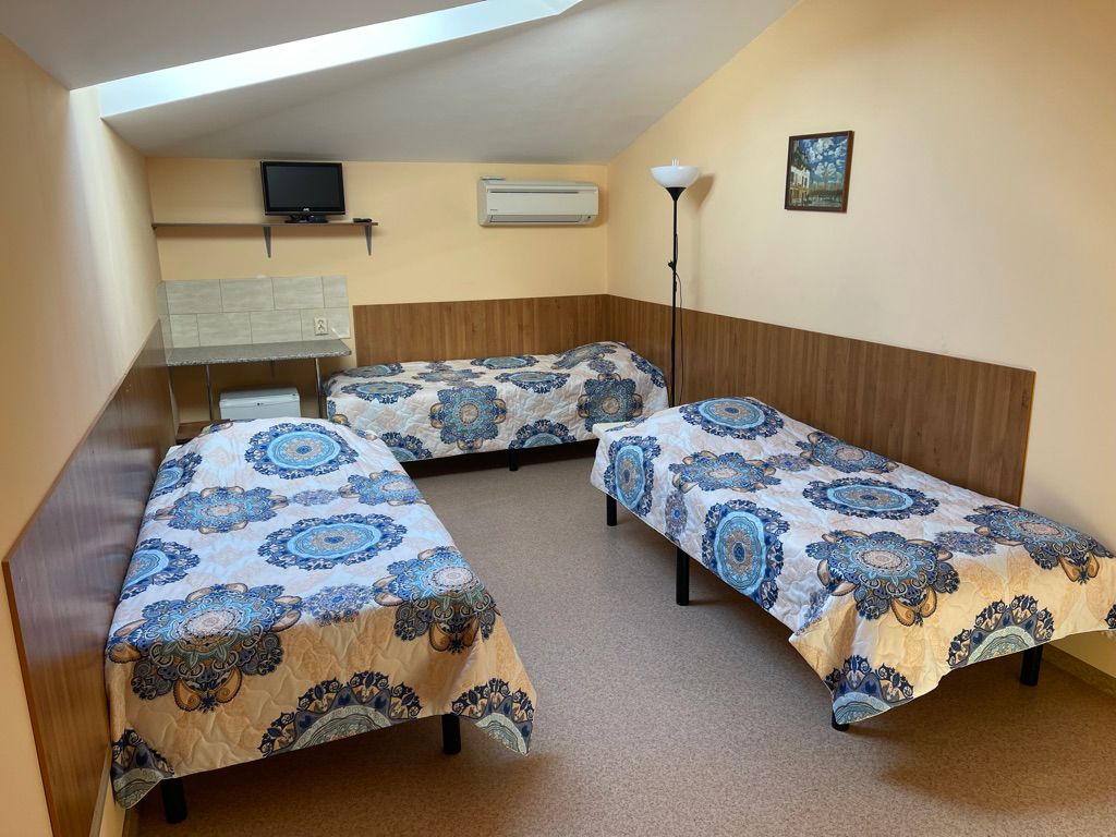 Трёхместный номер  стандарт 1+1+1