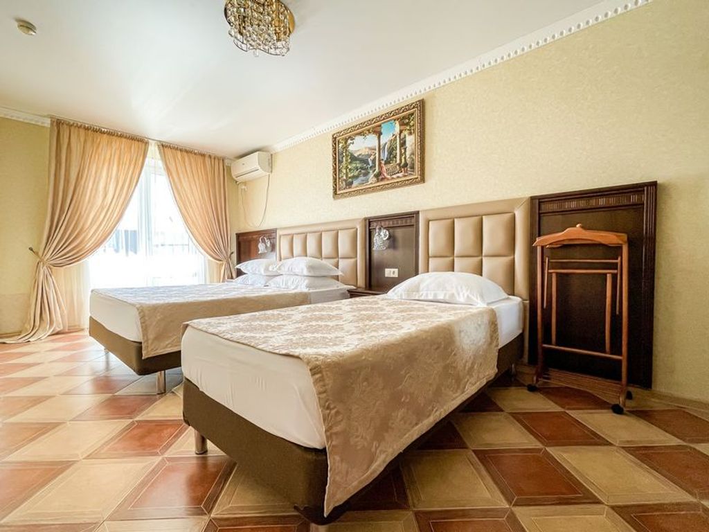 Семейный номер двухкомнатный Люкс (большой) с балконом