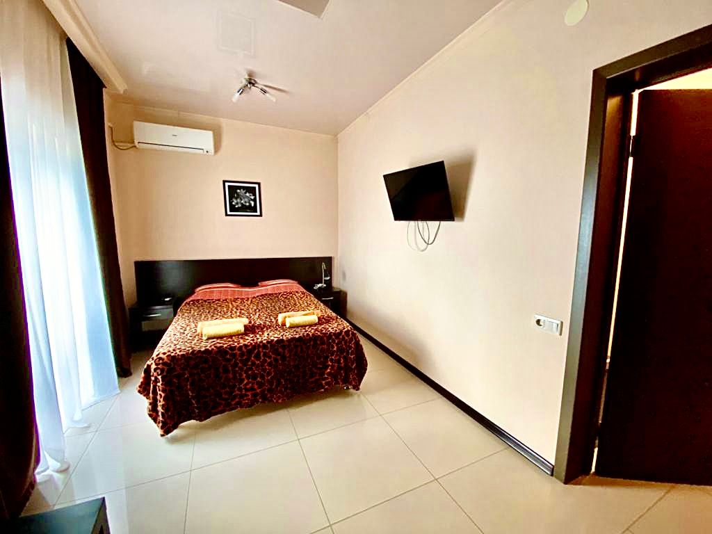 Семейный номер двухкомнатный с мини-кухней с видом на море