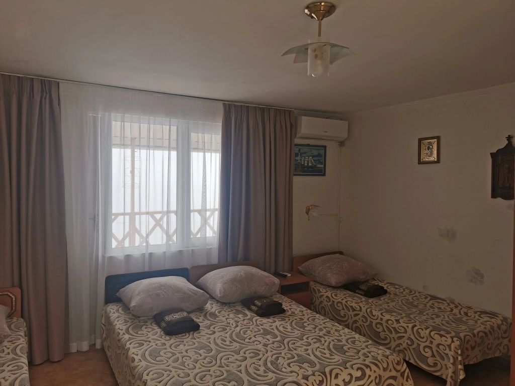 Семейный номер 5-местный комфорт с балконом (вид на море) с 3-х разовым питанием