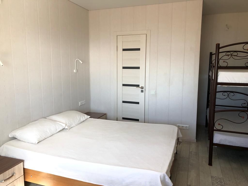 Четырёхместный номер Студия с видом на море первая линия