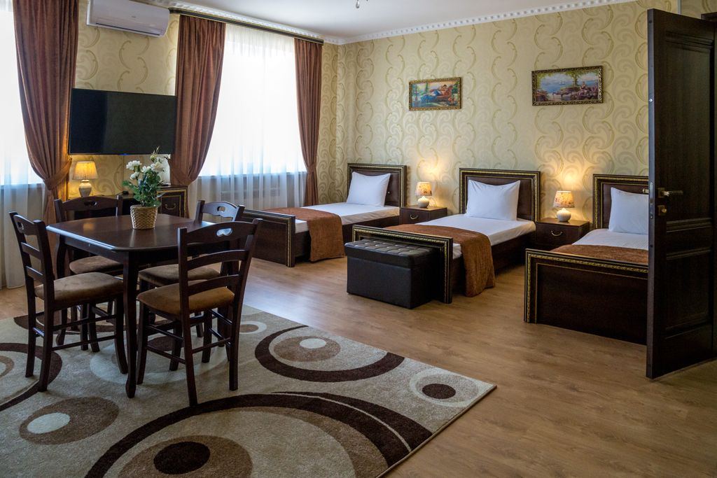 Семейный номер улучшенный с видом на город