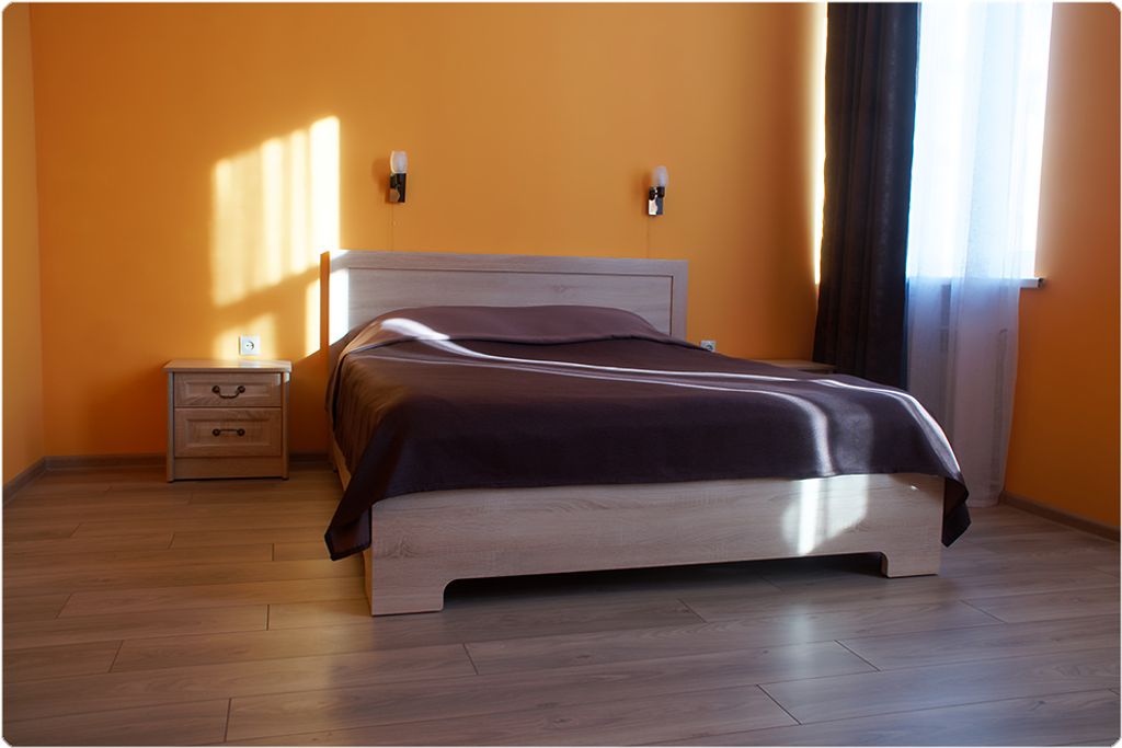 Двухместный номер с 1 кроватью Полулюкс с одной большой двуспальной кроватью