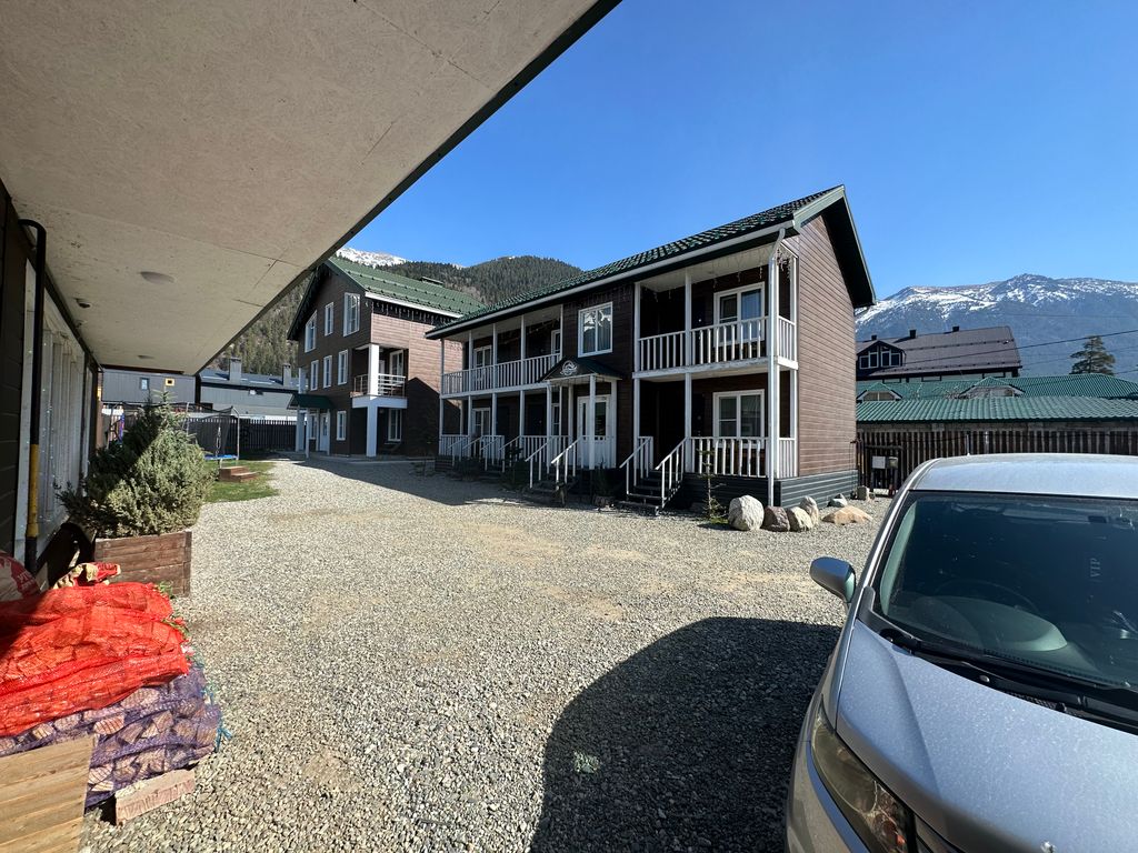 Трёхместный номер стандарт с видом на горы