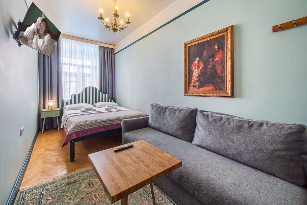 Двухместный номер с 1 кроватью и диваном