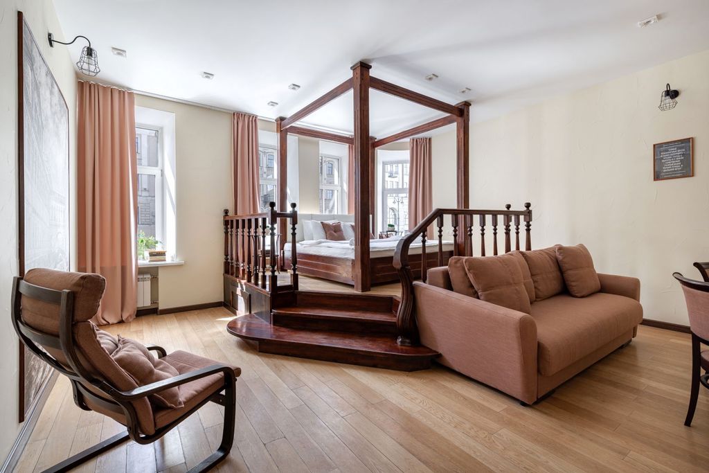 Четырёхместный номер делюкс с видом на Невский проспект