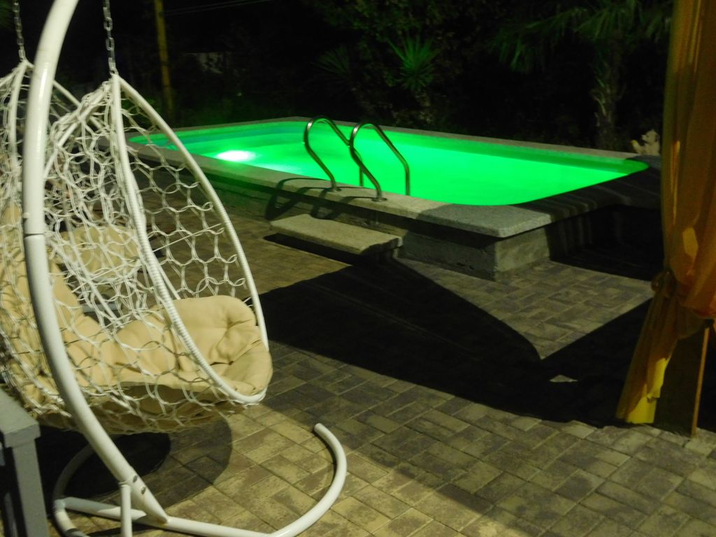 Трёхместный номер с удобствами на этаже , на три комнаты