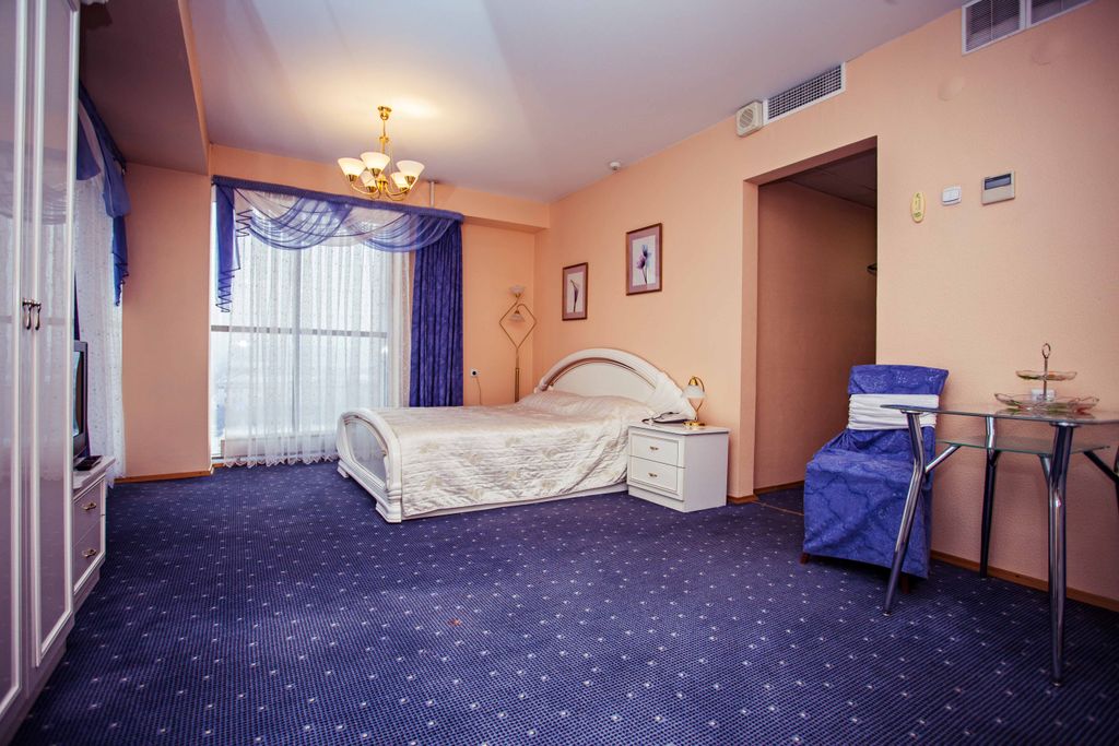 Двухместный номер с 1 кроватью полу-люкс