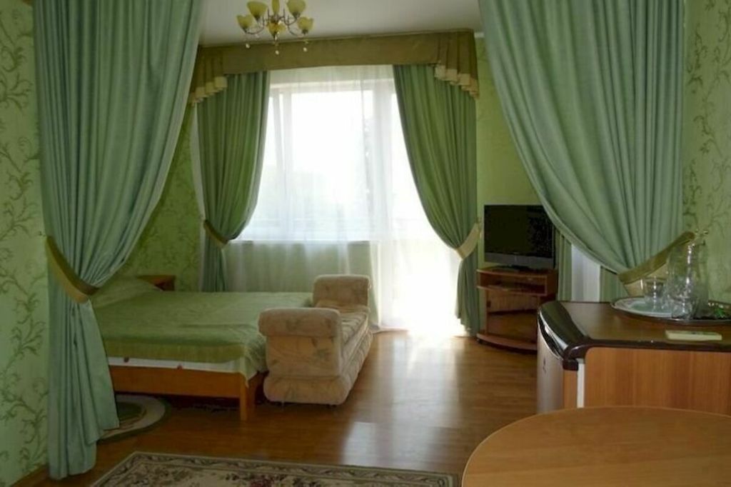 Четырёхместный номер полулюкс