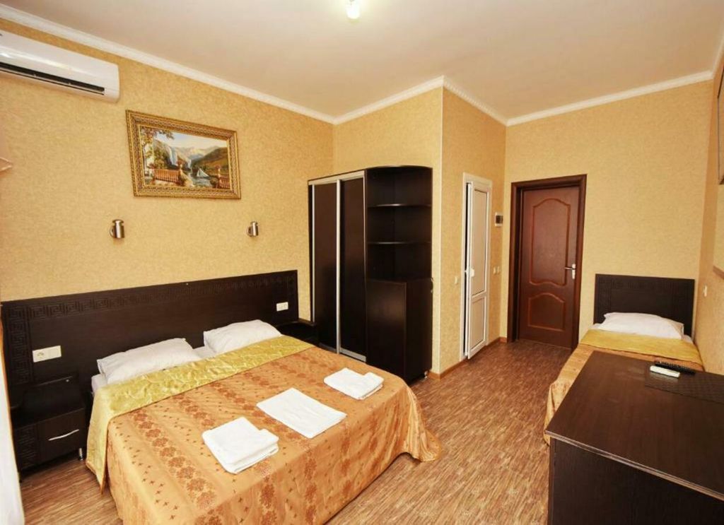 Трёхместный номер стандарт с балконом