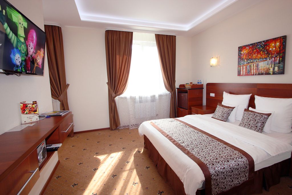 Семейный номер полулюкс с двуспальной кроватью