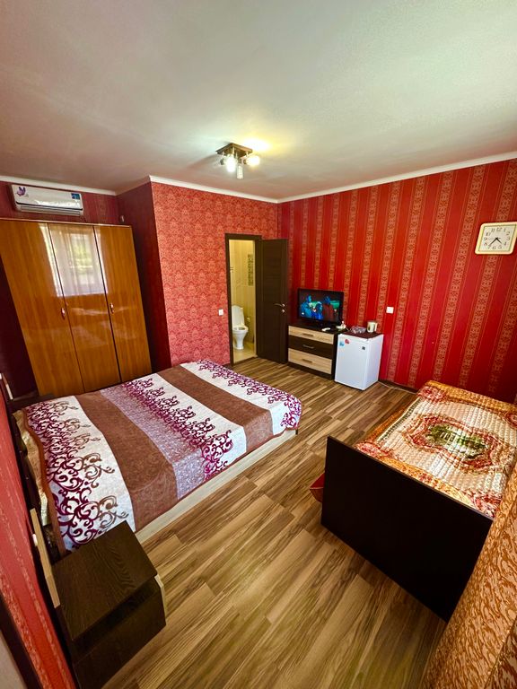 Трёхместный номер 9 комната улучшенная