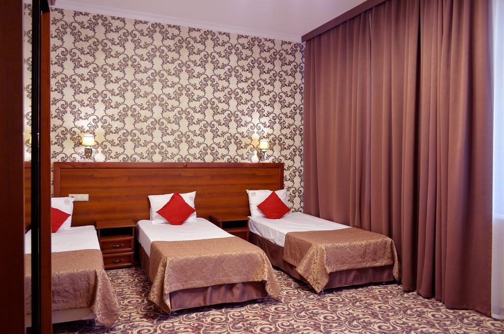 Трёхместный номер с 3 отдельными кроватями или 1 двуспальной и 1 односпальной кроватью