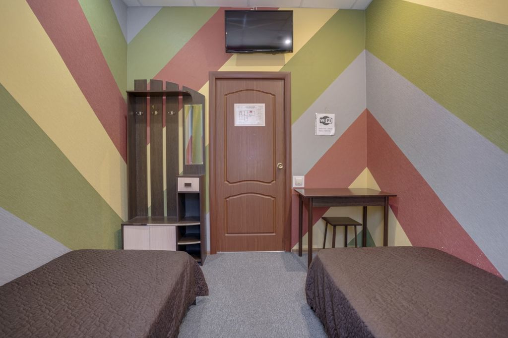 Двухместный номер с 2 отдельными кроватями эконом с общей ванной комнатой