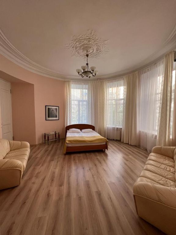 Апартаменты четырехкомнатная квартира с отдельным входом