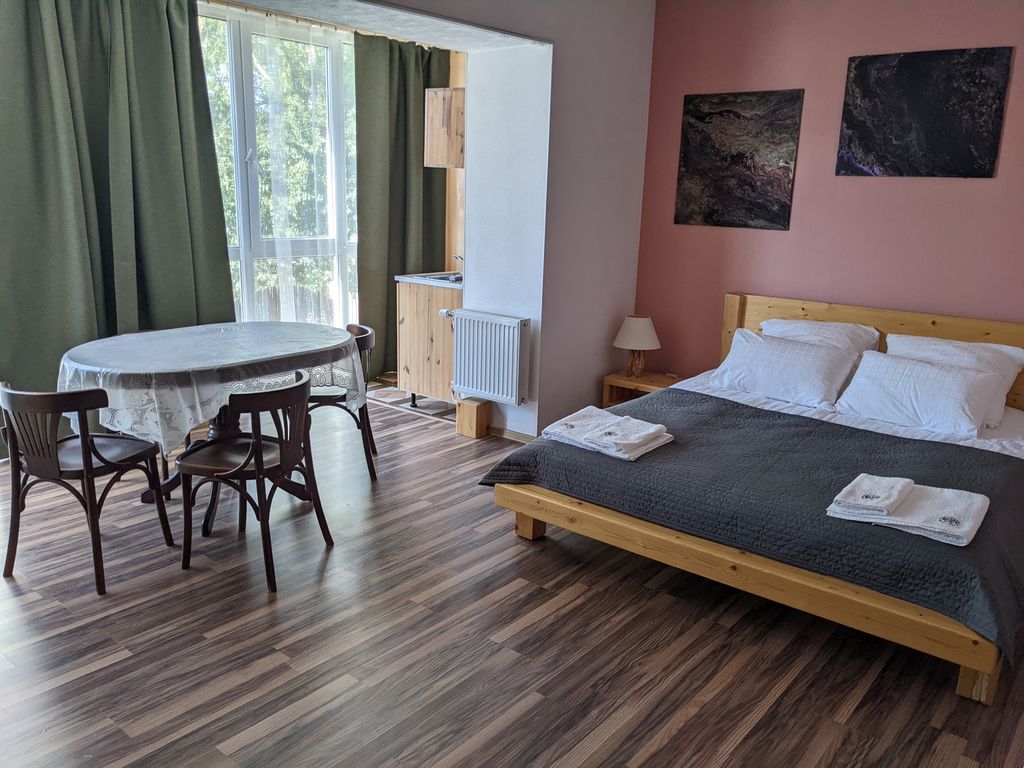 Семейный номер с панорамными окнами