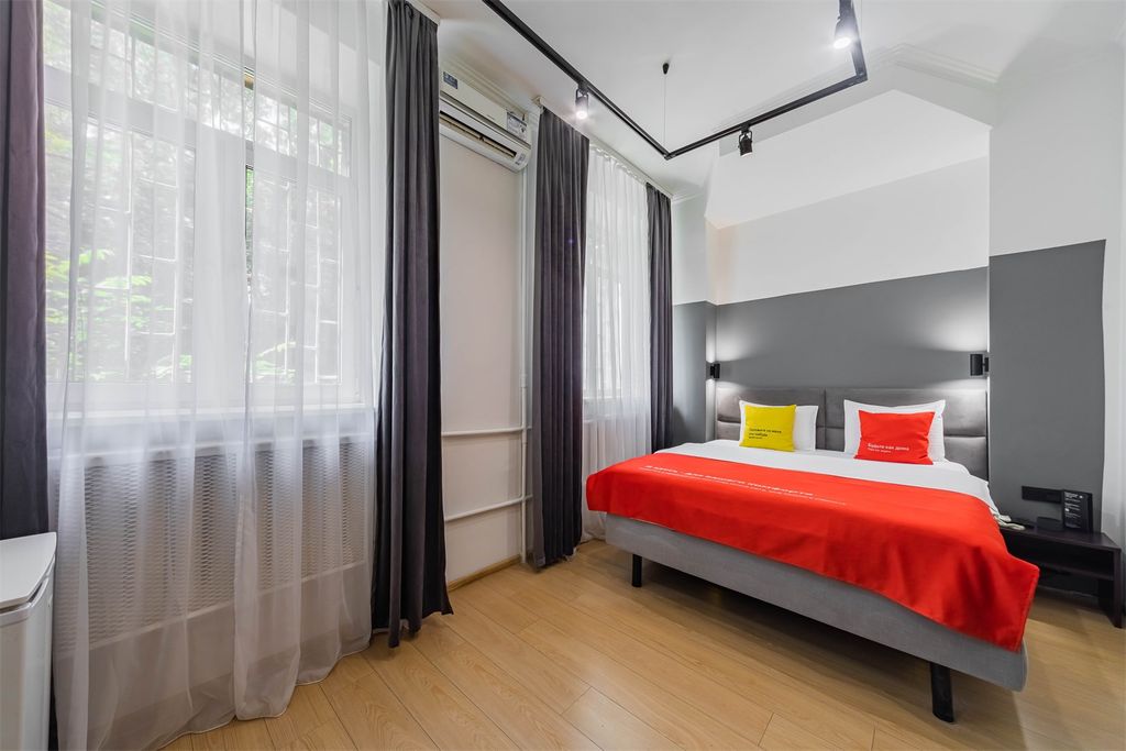 Четырёхместный номер люкс с джакузи