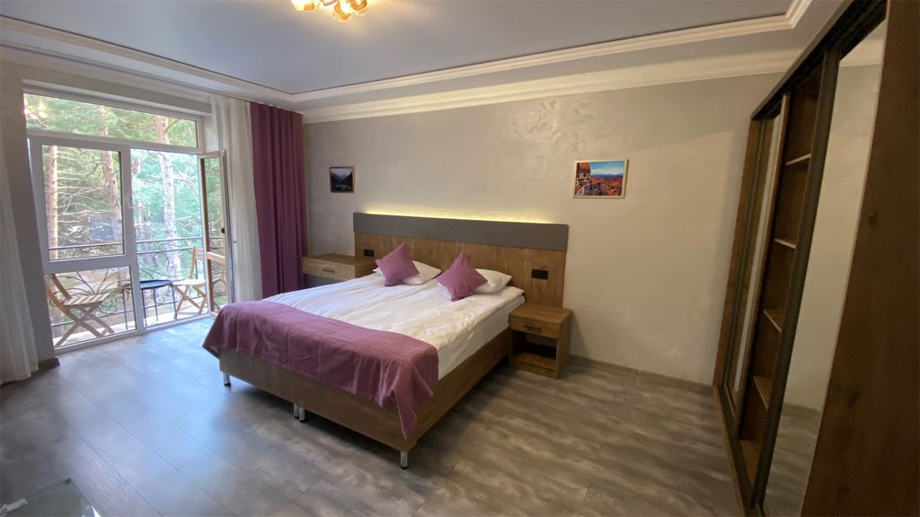 Апартаменты 2х комнатные с балконом