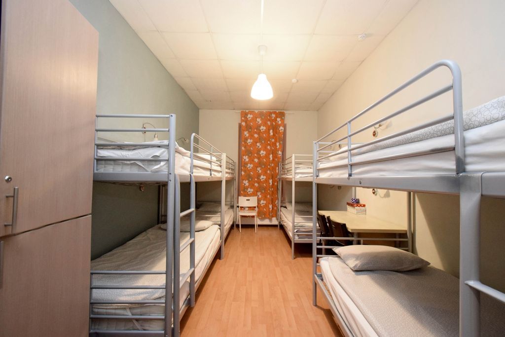 Многоместный женский восьмиместный