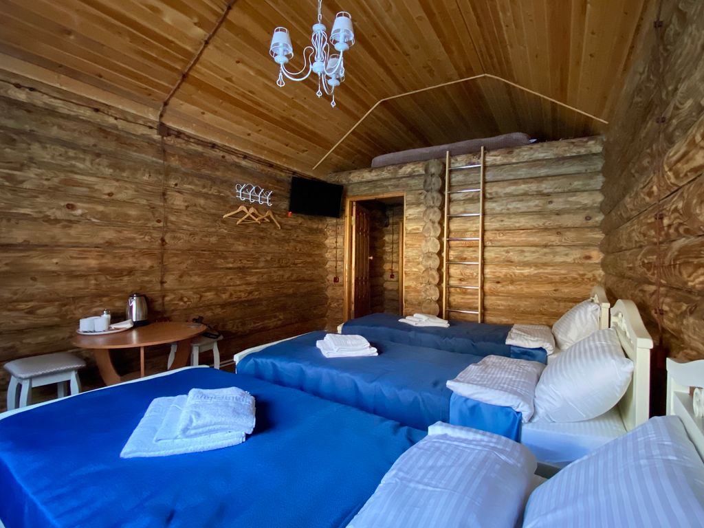 Дом с тремя 1-но спальными кроватями и футоном