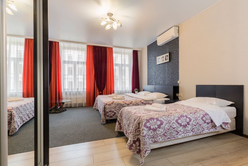 Трёхместный номер люкс с видом на город