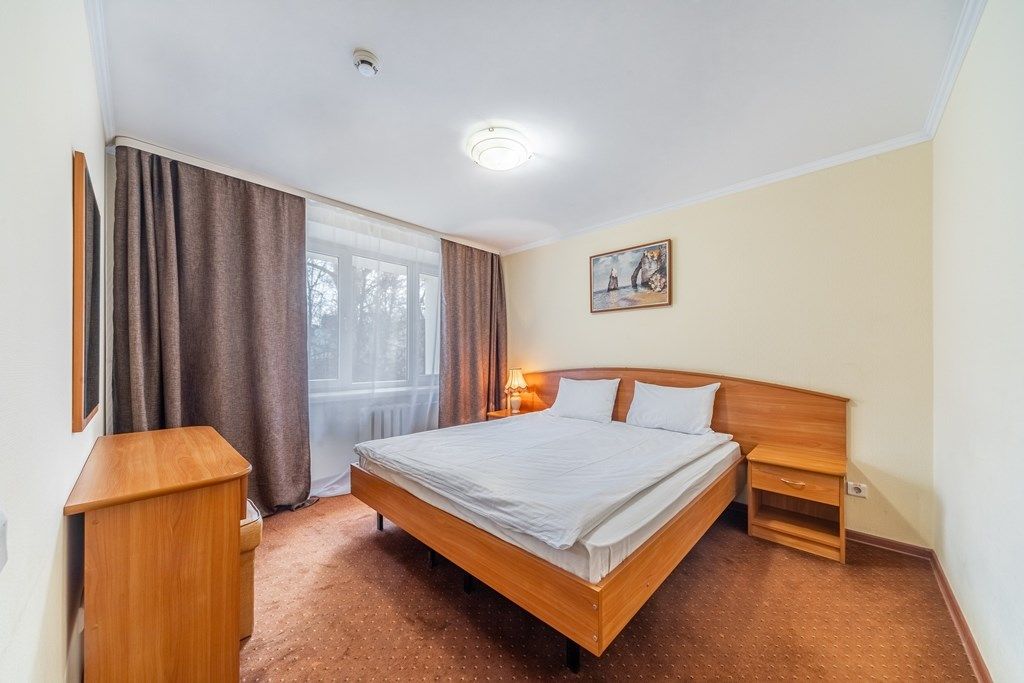 Двухместный номер с 1 кроватью Полулюкс